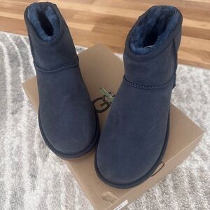 UGGS WOMEN